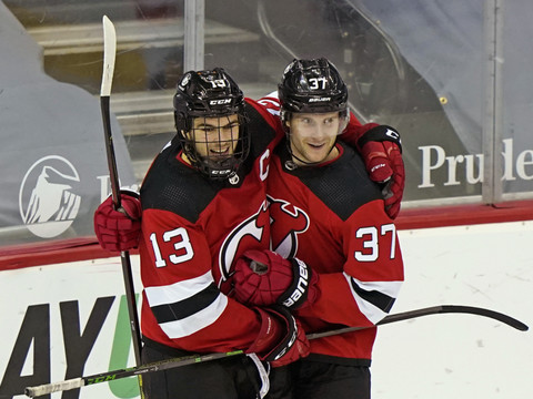 Nico Hischier et Timo Meier rejoindront l'équipe de Suisse