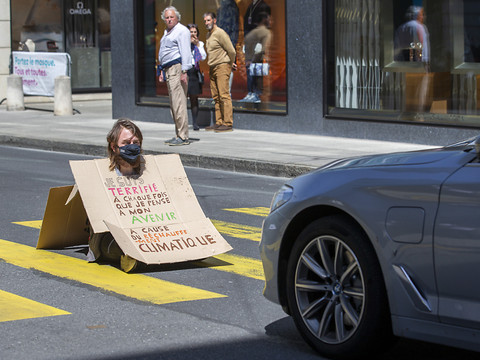 Action d'Extinction Rebellion pour barrer la route au CO2
