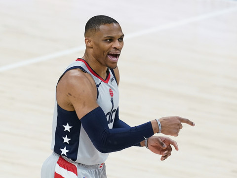 Westbrook égale le record de triple double de Robertson