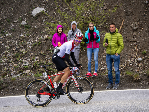 Giro: exploit du Néerlandais van der Hoorn, Pellaud en vue