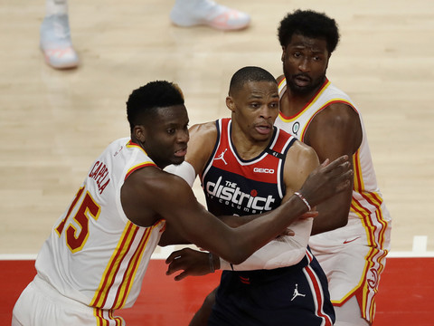 Victoire pour les Hawks, record pour Wetsbrook