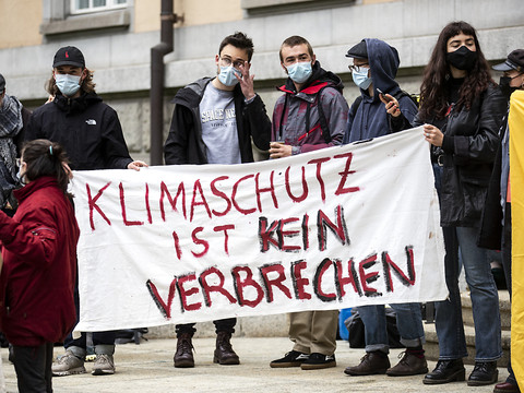 Siège de CS bloqué à Zurich: peu de compréhension pour les accusés