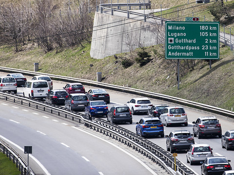 Bouchon de 12 kilomètres au portail nord du Gothard