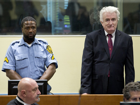 Londres accepte le transfert de Karadzic pour purger sa peine