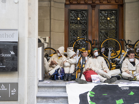 Blocage du siège de CS à Zurich: activistes du climat condamnés
