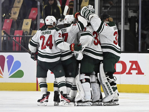 Minnesota s'impose à Vegas