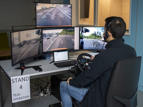 Démonstration du premier véhicule piloté à distance en Suisse