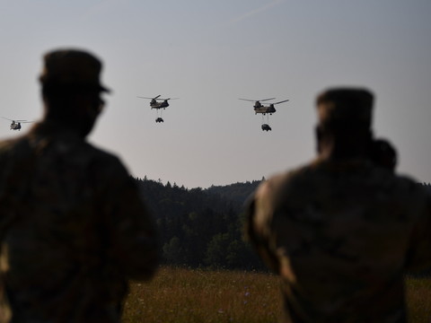 Officier d'extrême droite et faux réfugié: un militaire en procès