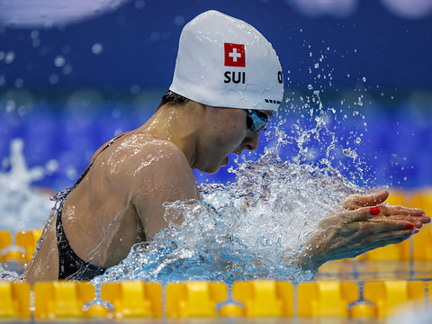 Lisa Mamié et Djakovic lorgnent le podium