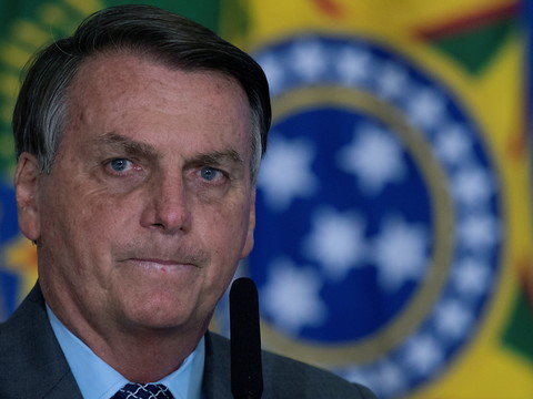 Amende pour Jair Bolsonaro après un bain de foule sans masque