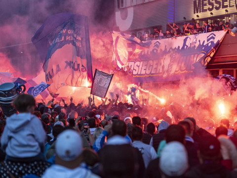 10'000 fans du FC Lucerne fêtent la victoire de leur club
