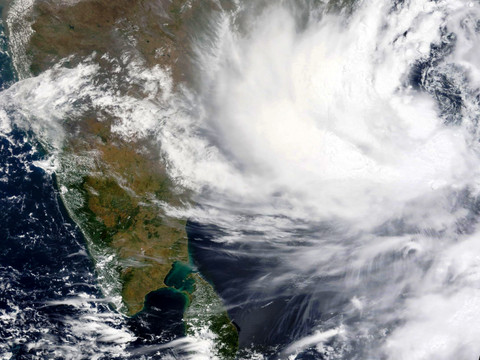 Près de deux millions de personnes fuient le cyclone Yaas