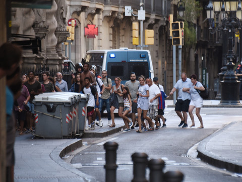Attentats de Catalogne en 2017: de 8 à 53 ans de prison