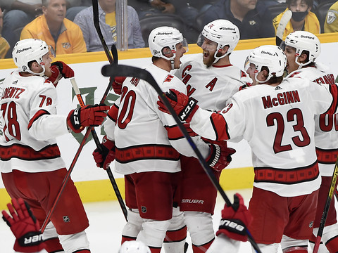 Carolina sort Nashville, Josi blessé