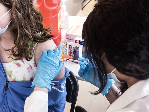 L'EMA approuve le vaccin Pfizer/BioNTech pour les 12-15 ans