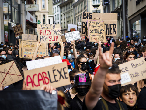 Manifestation à Lausanne contre la loi contre le terrorisme