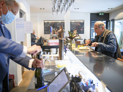 Malgré les assouplissements, les clients préfèrent les terrasses