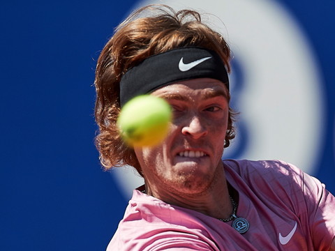 Rublev battu en cinq sets par Struff