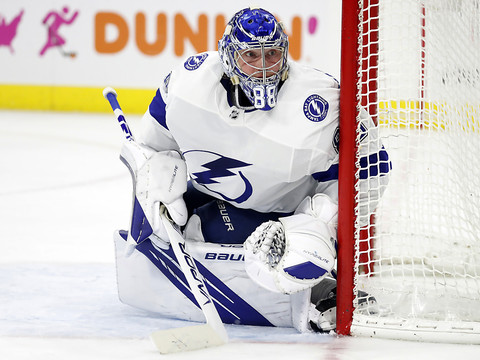 Carolina déjà dos au mur face au Lightning