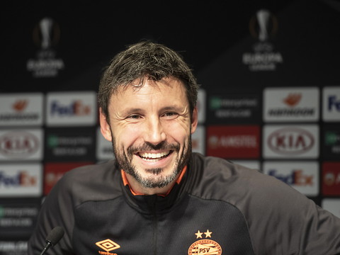 Van Bommel devient entraîneur de Wolfsburg