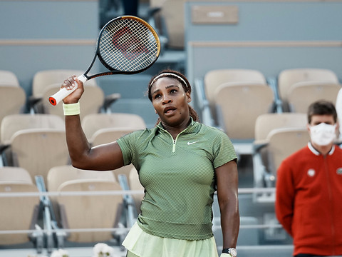 Serena Williams poussée au troisième set au 2e tour