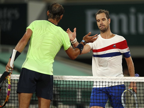 Nadal qualifié pour le 3e tour le jour de ses 35 ans
