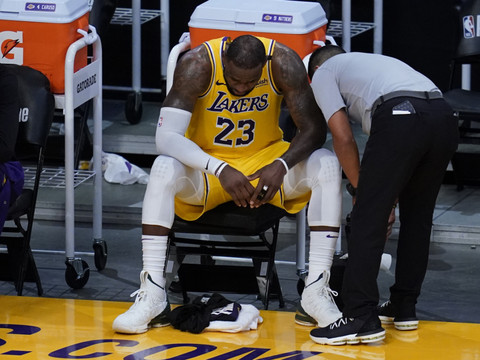 Les Lakers éliminés, une 