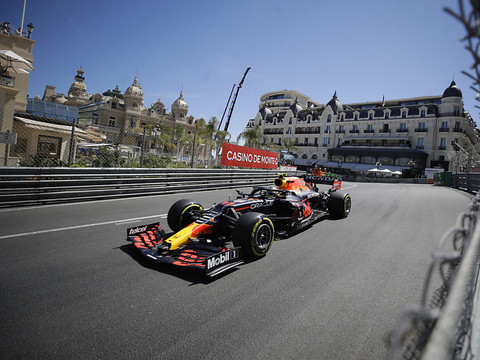 Essais libres à Bakou: Red Bull jubile, Mercedes grimace