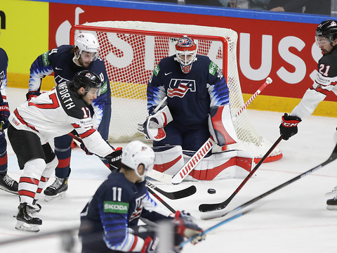 La Finlande rejoint le Canada en finale