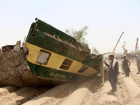 Pakistan: au moins 43 morts dans un double accident ferroviaire