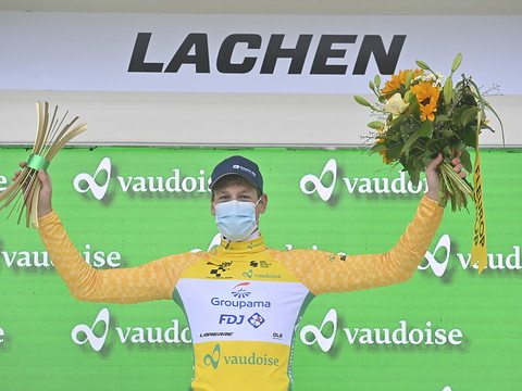 Mathieu van der Poel en patron, Küng sauve son maillot jaune