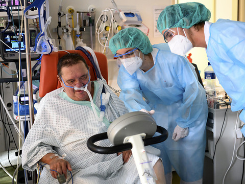 Le personnel de santé, des EMS et de cuisine davantage infecté