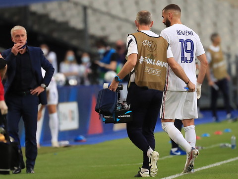 Benzema sort sur blessure face à la Bulgarie