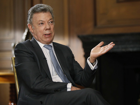 L'ex-président Santos reconnaît que l'armée a tué des milliers de civils