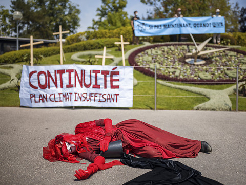 Une action des militants d'Extinction Rebellion à l'Horloge fleurie