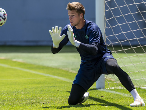 Gregor Kobel remplace Jonas Omlin