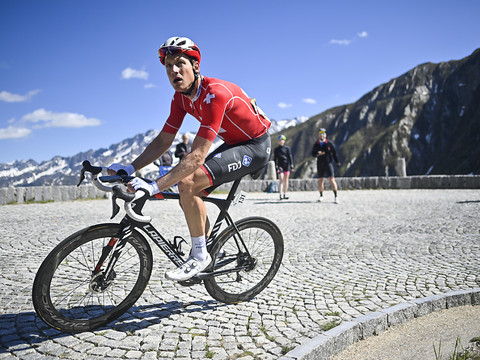 Küng renonce à défendre son titre de la course en ligne