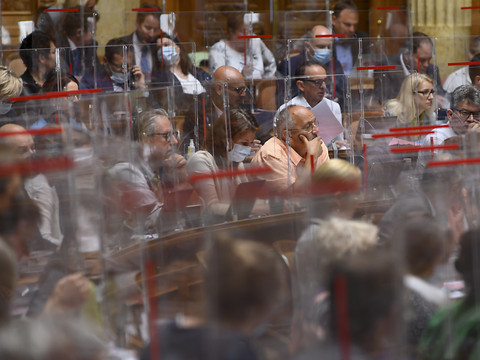 Les admis provisoires pourraient voyager sous certaines conditions
