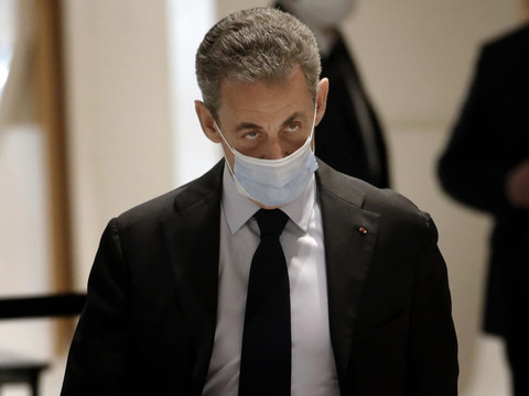 L'ancien président français Nicolas Sarkozy comparaît pour 