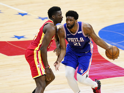 Immense exploit des Hawks à Philadelphie
