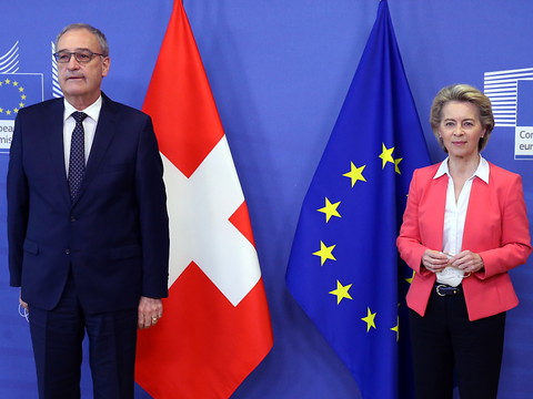 Une courte majorité de Suisses opposée à l'accord-cadre avec l'UE