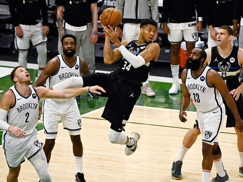 Milwaukee égalise à 3-3