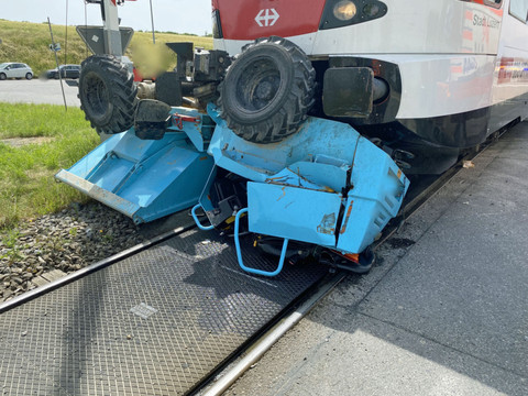 Collision entre un train et un engin de chantier à Ballwil (LU)