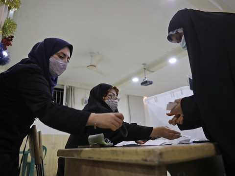 Présidentielle iranienne: l'Iran a voté - résultats attendus samedi