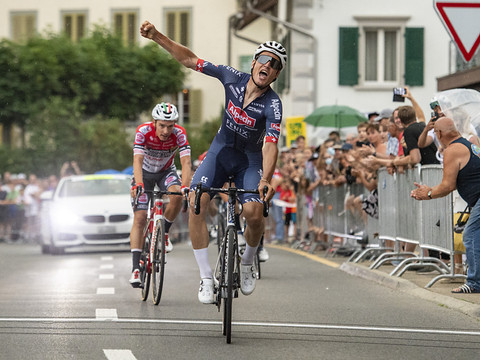 Silvan Dillier au sprint devant Pellaud, Marlen Reusser en solo