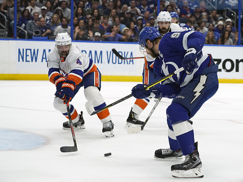 Tampa Bay écrase les Isles et prend l'avantage 3-2