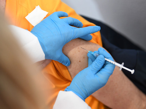 L'OFSP recommande la vaccination pour les jeunes dès 12 ans