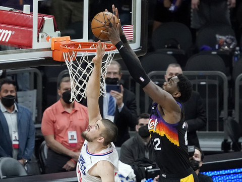 Les Suns mènent 2-0 face aux Clippers