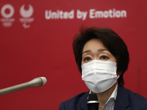 Pas d'alcool, pas d'acclamation: les spectateurs privés de fête