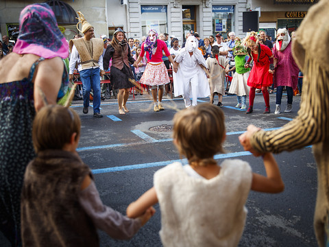 Arts de la rue en petits formats à la Plage des Six Pompes